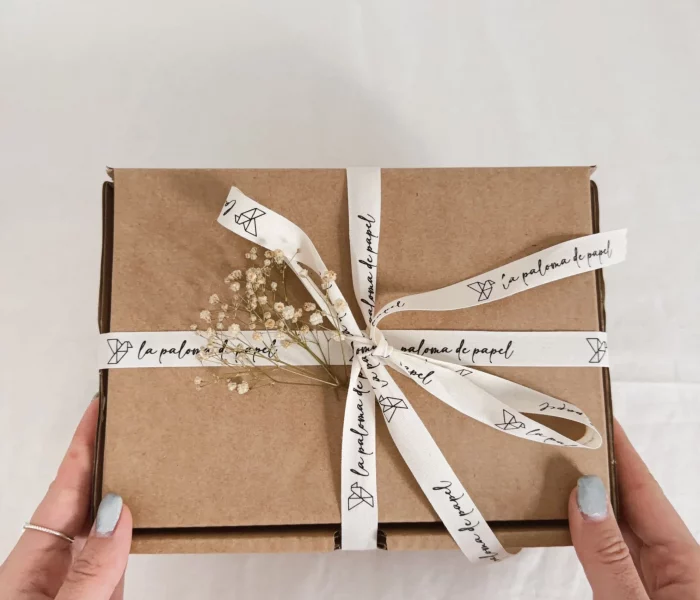 Montaje y armado de invitaciones
