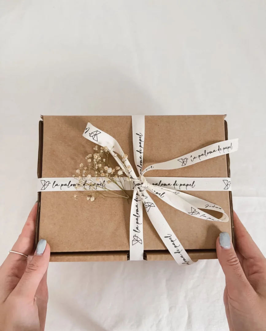 Montaje y armado de invitaciones